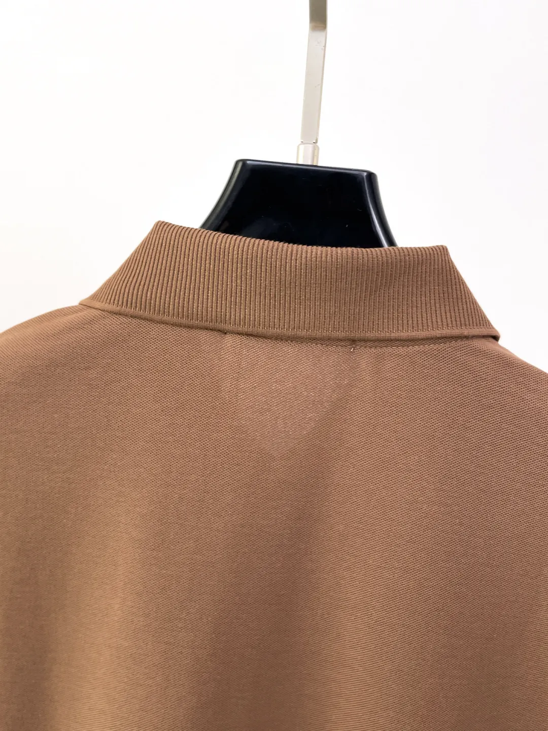 LP New Arrival long-sleeved Polo shirt, original fabric, official Same Style, made of pure cotton pique fabric, custom-made in the same vat, feels very comfortable and smooth, very wide and stylish, produced by factory for first-line brands, imported Behringer embroidery machine, embroidery is full and textured, collar and collar ribs are woven with imported yarn, does not deform after long-term wear, the most New Arrival style in autumn and winter, fashionable and individual Super Versatile and good-looking. It is very suitable for both men and women. It is a must-have for everyone. Size: M-XXXL